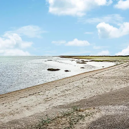 4 Bedroom Gorgeous In Glesborg